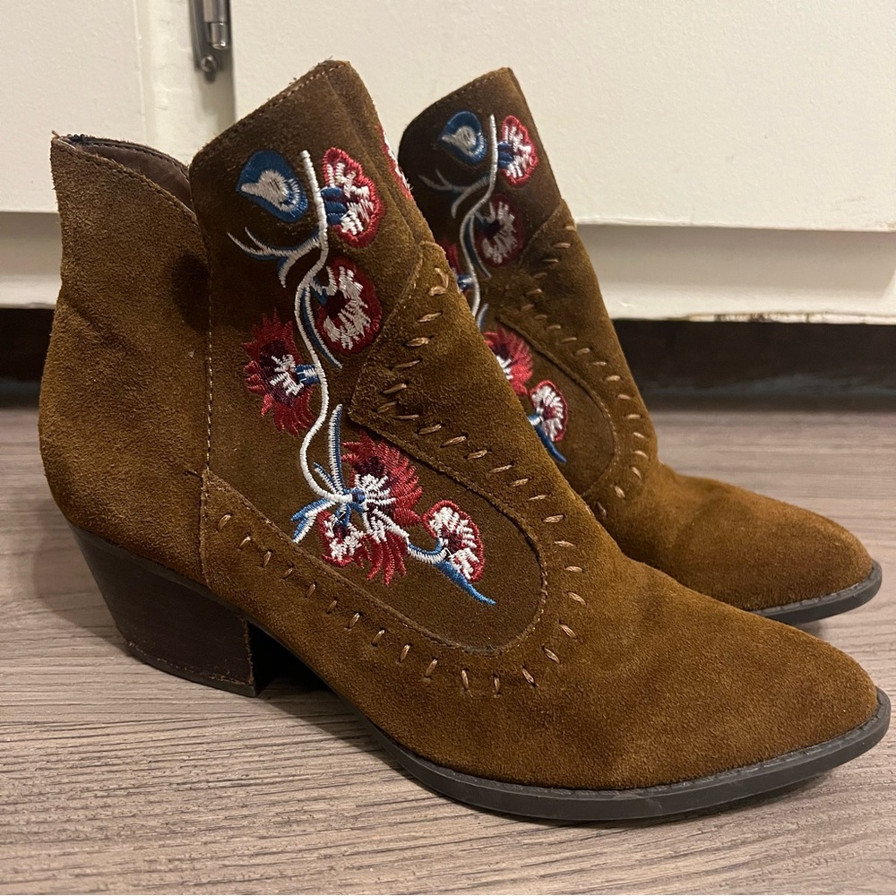 Carlos embroidered floral bohemian booties size 7 western cowgirl print